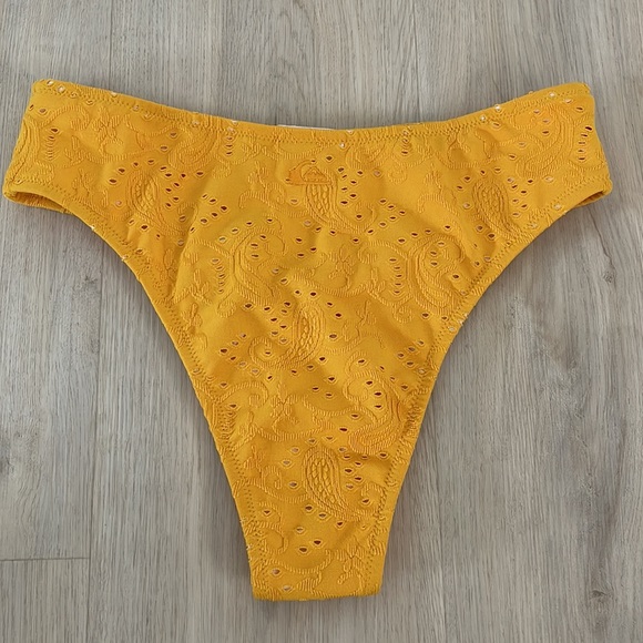 Quiksilver Women’s Bikini bottom - Picture 3 of 3